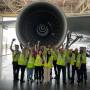 Alunos de engenharia visitam hangar da American Airlines