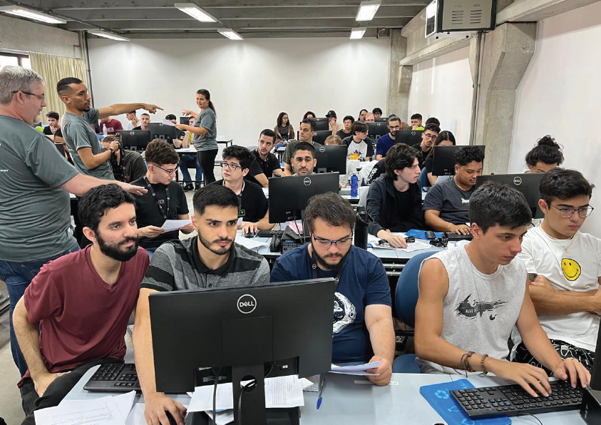 Maratona de Programação. Evento tradicional da Engenharia da Computação que promove integração entre alunos, incentivo a criatividade, trabalho em equipe e solução de problemas sob pressão.